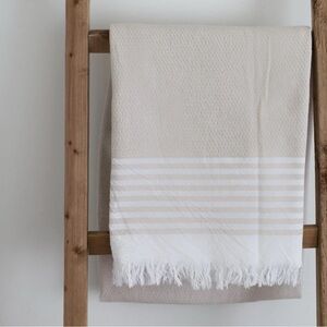 Brand new Balmy towel Gabby Beige